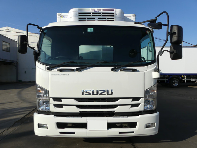 フォワード冷蔵冷凍車