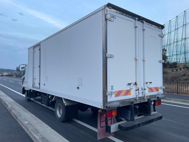 ファイター冷蔵冷凍車