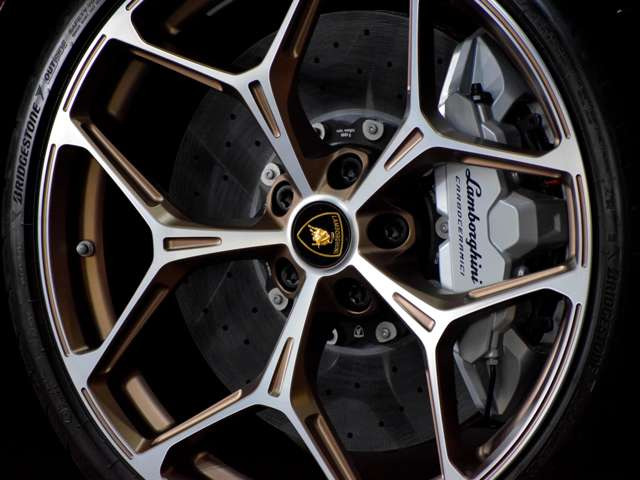 レヴエルト6.5 V12 HPEV 4WD