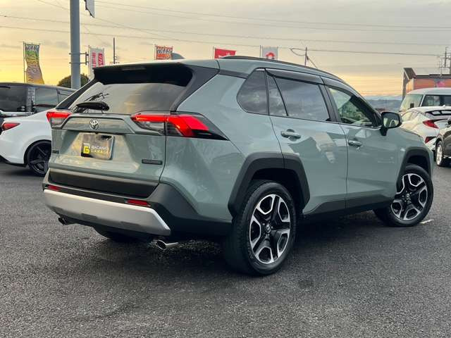 RAV42.0 アドベンチャー 4WD