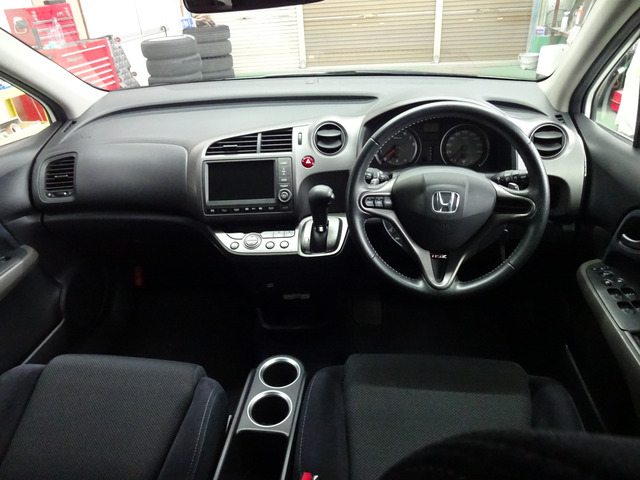 ストリーム1.8 RSZ HDDナビエディション