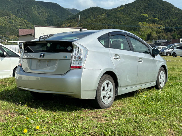 プリウス1.8 S