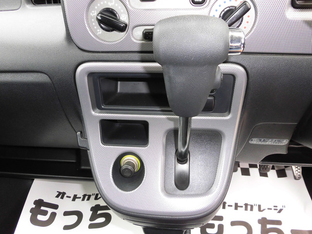 カーボン調のインパネがオシャレです。