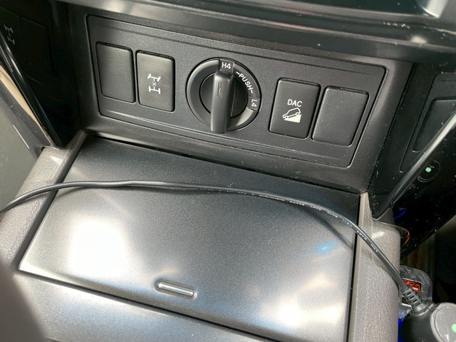 �_�E���q���R���g���[�����Z���^�[�f�t���b�N��