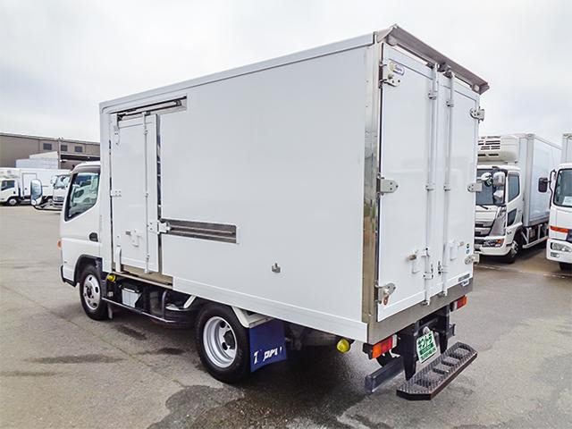 キャンター冷蔵冷凍車