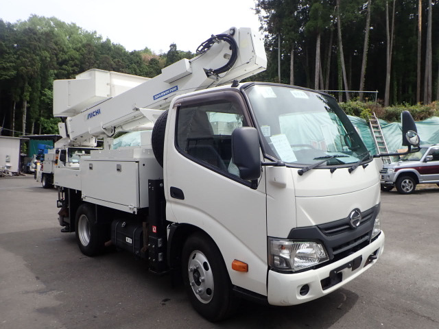 デュトロ高所作業車