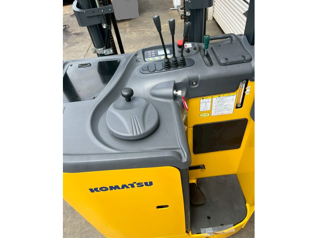 コマツ電動フォークリフト