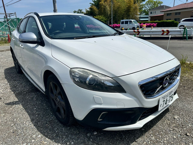 V40�N���X�J���g���[(�{���{) T5 4WD ���Îԉ摜