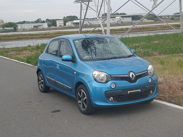 トゥインゴインテンス