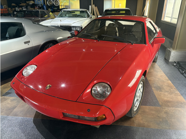 928