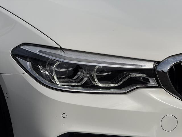 LED�w�b�h���C�g�̓f�U�C���������ł͂Ȃ���Ԃ̈��S���ɔ��Ɍ��ʂ𔭊����܂�!