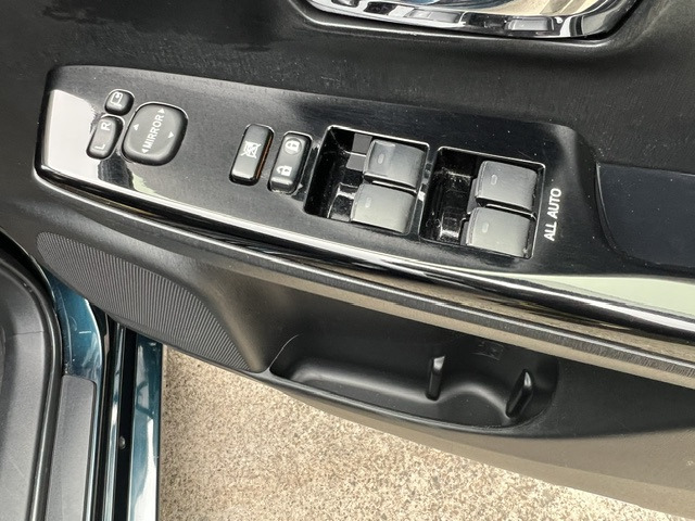 トヨタ プリウスα 1.8 S チューンブラックII 後期/8インチナビ/Bカメラ