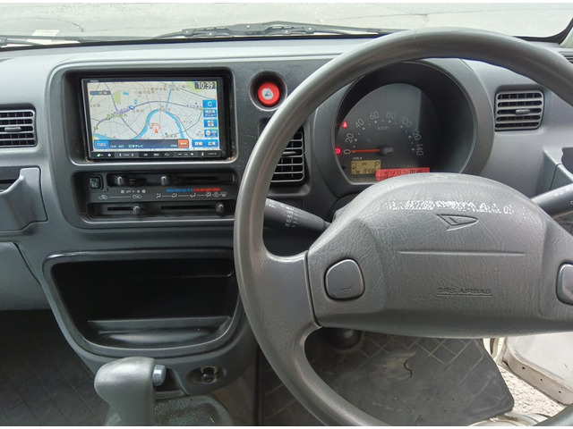 ナビが見やすい位置にあり、運転時も快適です。