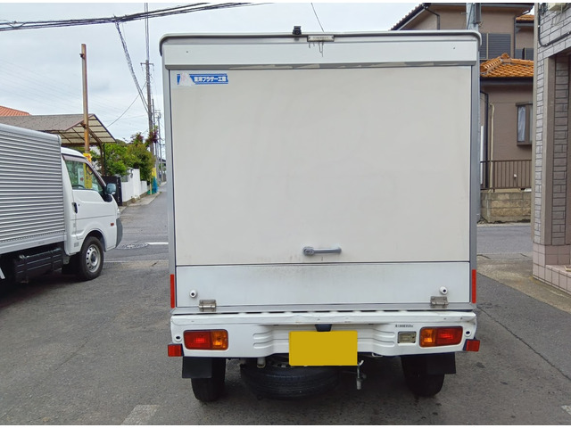 リア全閉時。バックカメラ装着済みで、後方の視界確保。駐車も安心です。