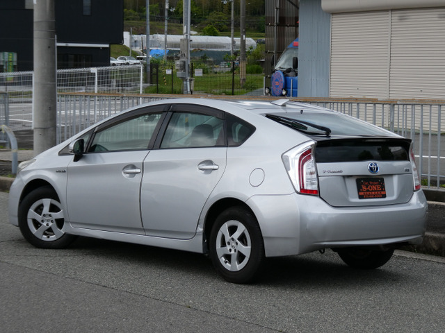 プリウス1.8 S