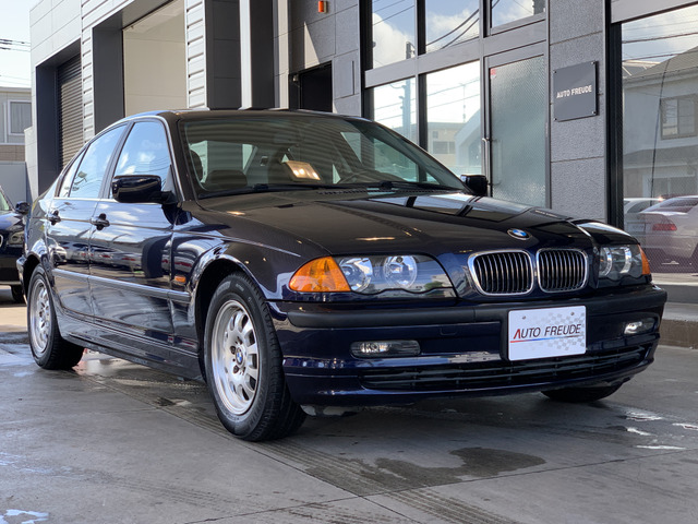 3シリーズセダン320i
