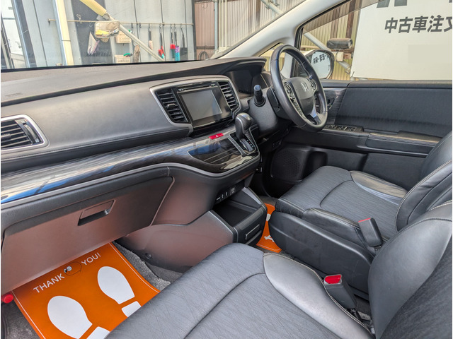 �����̓u���b�N���ōʂ��Ă܂��B�x�[�W����O���[�ł͉��ꂪ�ڗ��̂ŁA���n�̓����F�͐l�C�ł��B�n�[�t���U�[�̃C���e���A�Ŏ��������߂�����ɂȂ��Ă܂��B