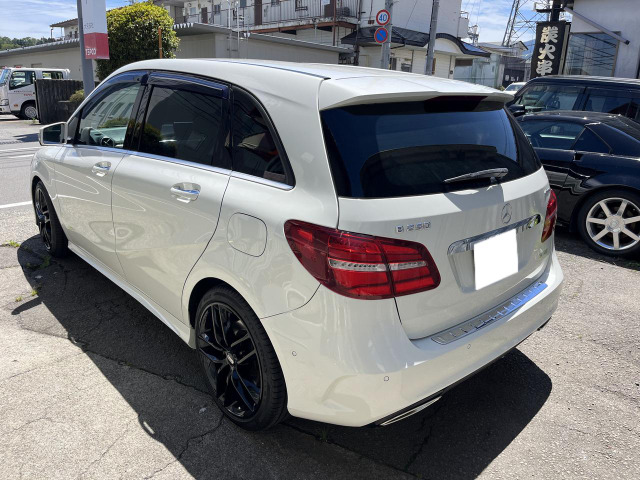 BクラスB250 4マティック スポーツ 4WD