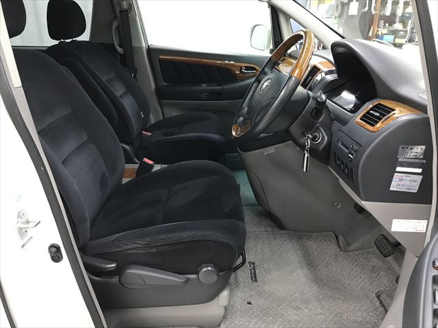 【展示車両について】 低価格を実現するため、微細な傷などは修理せずに展示している場合がございます。できるだけご説明させて頂くようにしておりますが、ご不安な方はスタッフまでお尋ねください。
