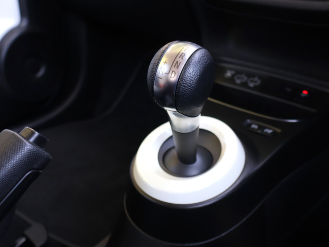 1.5L�G���W�����݂̃p�t�H�[�}���X�𔭊�����u���ȑ��肪���͂�0.9L�^�[�{�G���W���ƃX���[�Y�ȕϑ�����������}�j���A�����[�h�t���d�q����6��AT�𓋍ڂ��A�p���t���ŉ��K�ȑ��������!!