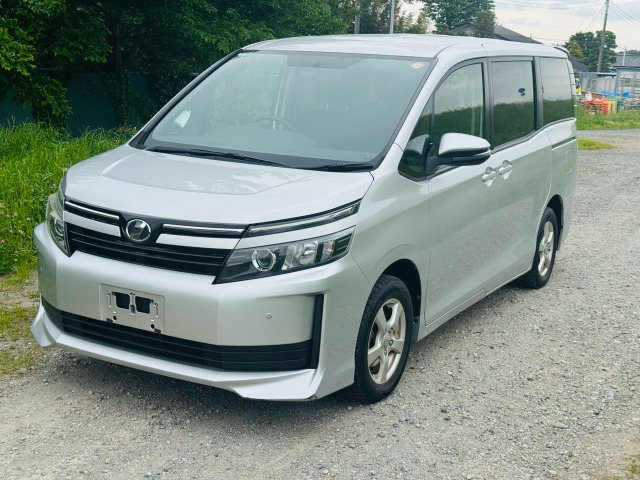 ヴォクシー2.0 X Cパッケージ 4WD
