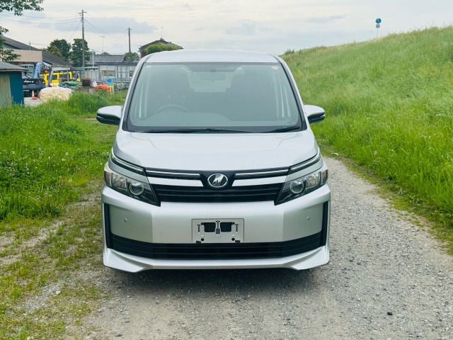 ヴォクシー2.0 X Cパッケージ 4WD