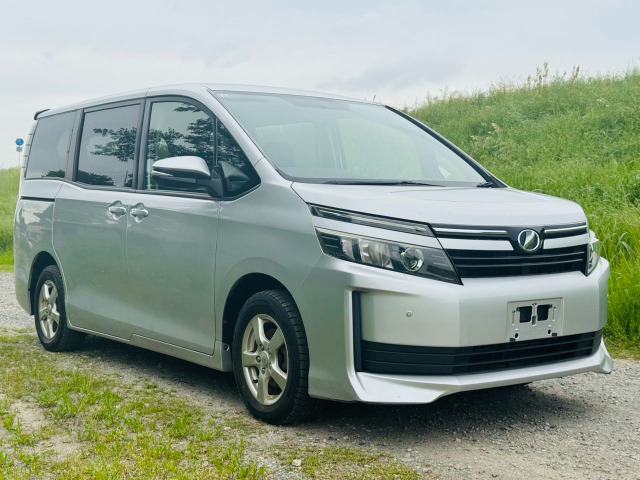 ヴォクシー2.0 X Cパッケージ 4WD