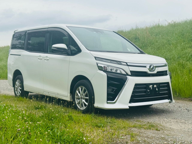 ヴォクシー（トヨタ）2.0 X 4WD 中古車画像