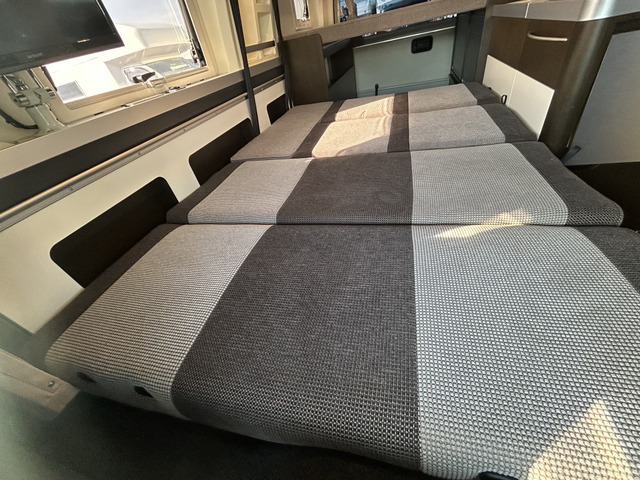 �_�C�l�b�g���ȒP�Ƀx�b�h�W�J�\�ł�!���@��190cm&times;120cm�ƂȂ��Ă���܂�!