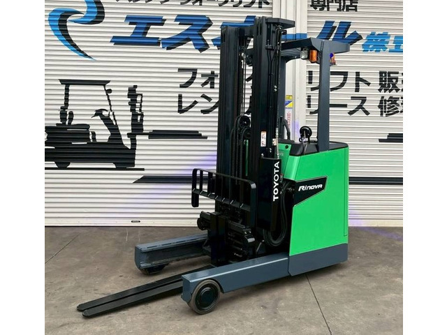 トヨタL&F電動フォークリフト