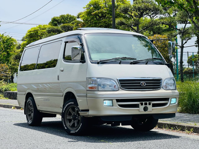 ハイエース3.0 スーパーカスタムリミテッド トリプルムーンルーフ ディーゼル 4WD
