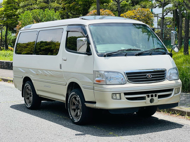 ハイエース3.0 スーパーカスタムリミテッド トリプルムーンルーフ ディーゼル 4WD