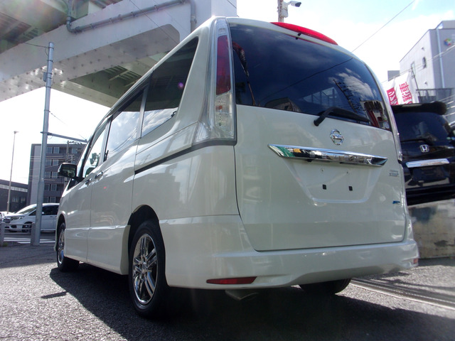 セレナ2.0 ハイウェイスター 4WD