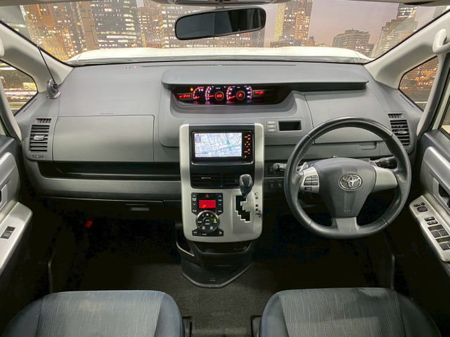 ヴォクシー2.0 ZS 4WD