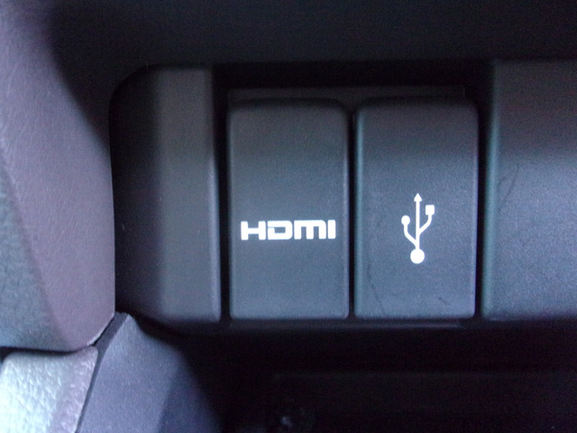 HDMI�y��USB���́B