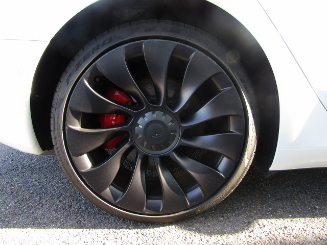 235/35R20