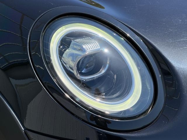 LED�w�b�h���C�g�̓f�U�C���������ł͂Ȃ���Ԃ̈��S���ɔ��Ɍ��ʂ𔭊����܂�!