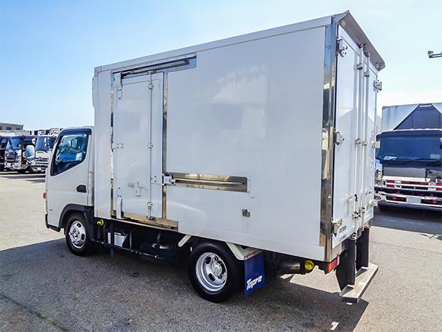 キャンター冷蔵冷凍車