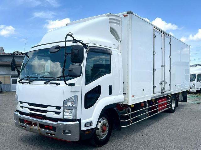 フォワード冷蔵冷凍車