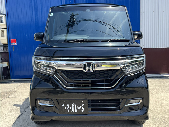 N-BOX�J�X�^���Ȃ̂Ō����ڂ������������ł��B���b�L�p�[�c�Ȃǂ��g���Ă���I�V�����ł��ˁB�ʏ��N-BOX�������ł����������悳�����߂�Ȃ�J�X�^���ɂȂ�܂��B