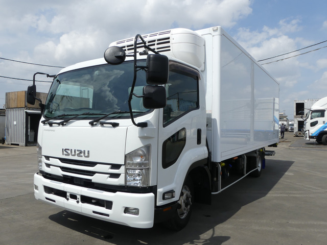 フォワード冷蔵冷凍車