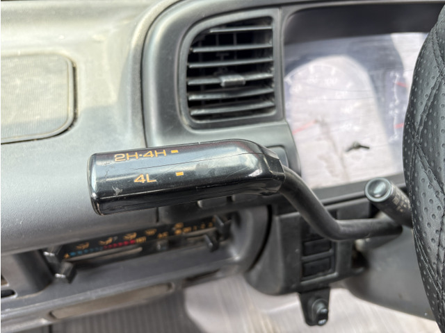 4WD�؂�ւ����샌�o�[