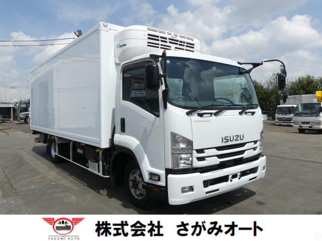 フォワード冷蔵冷凍車