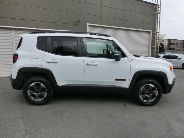 レネゲードトレイルホーク 4WD