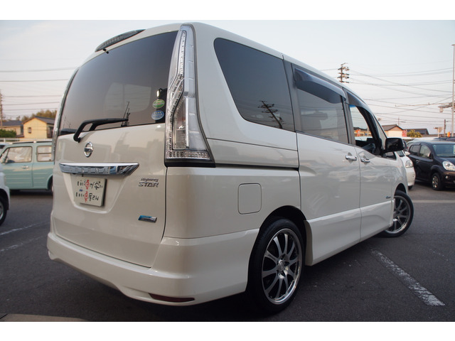 セレナ2.0 ハイウェイスター S-HYBRID