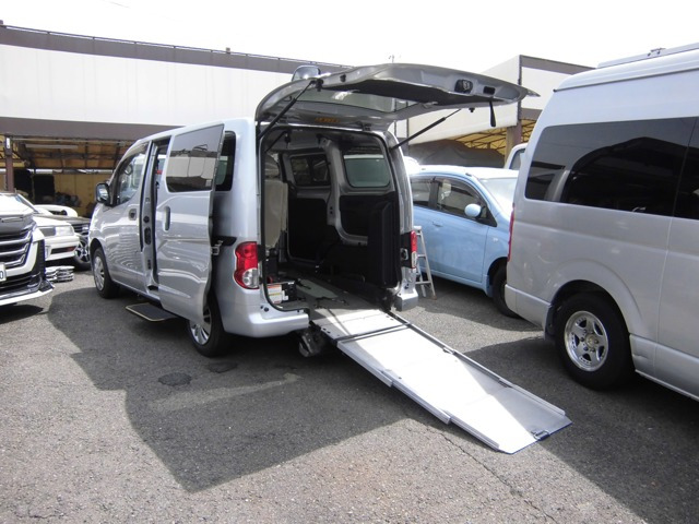 NV200バネットバン1.6 チェアキャブ 車いす2名仕様