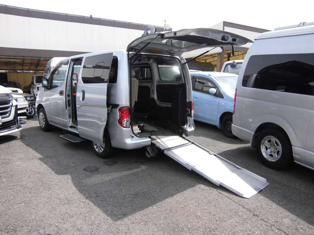NV200バネットバン1.6 チェアキャブ 車いす2名仕様