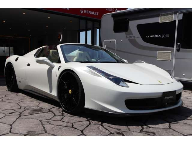 BIANCO AVUS���x�[�X�ɃZ���X�ǂ��J�X�^������Ă���܂��B