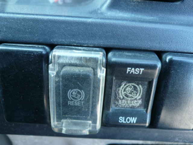 SLOW�EFAST�X�C�b�`���⏕���u�g�p���A�u���[�L�����[�X����^�C�~���O�𒲐��ł���X�C�b�`�ł�!