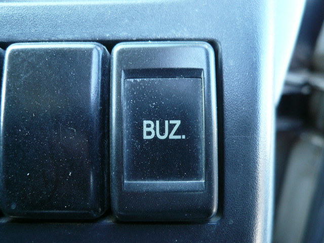 ����u�U�[�X�C�b�`(BUZ)�t����